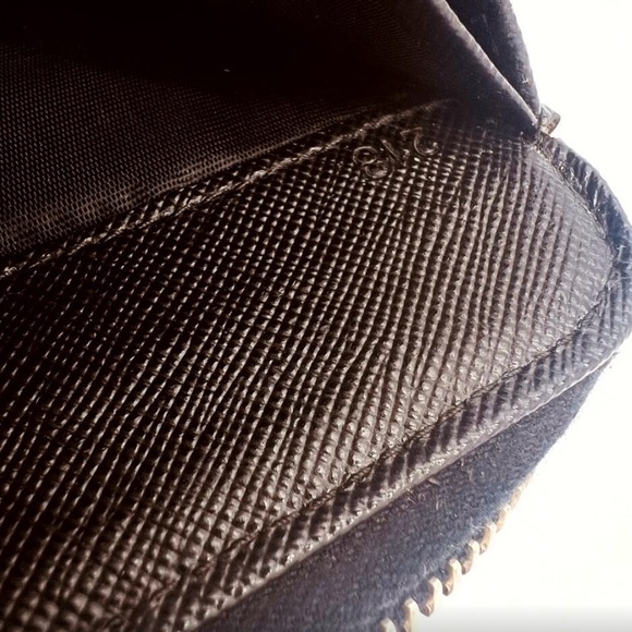 Authentic Prada Black Saffiano Zip Around Wallet - Picture 6 of 11